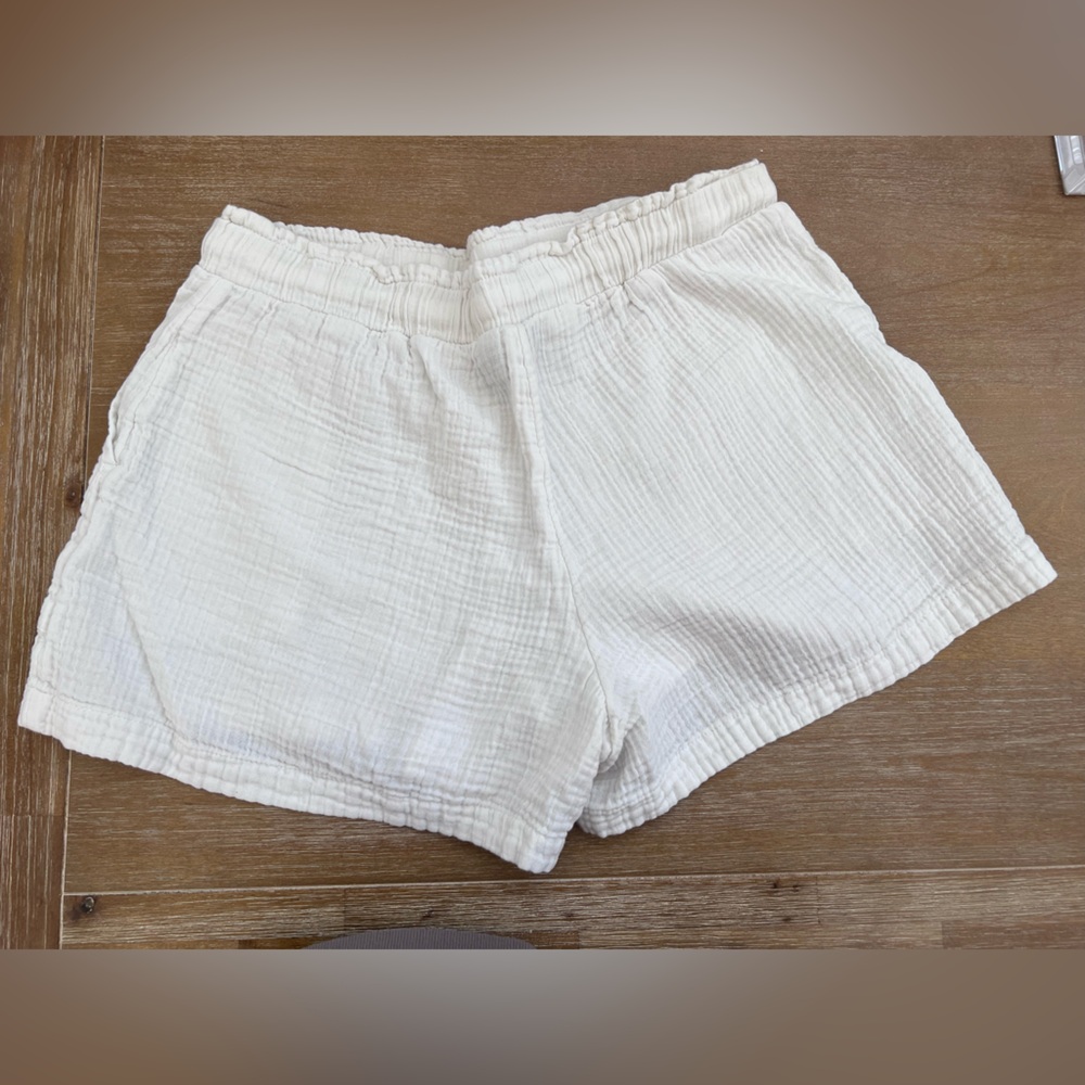 GAP Cream Textured Shorts - Picture 3 of 3